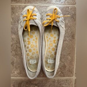 Onitsuka Tiger Women’s Ballet Flat White Sneakers with Yellow Laces size 7 Used